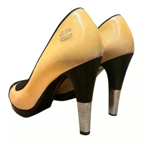 CHANEL Women’s Two Tone Cap Toe Patent Leather Pumps with Metallic Heel. Sz 41.5 - Picture 4 of 12